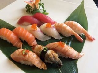 131.Nigiri sushi misto 12 pezzi