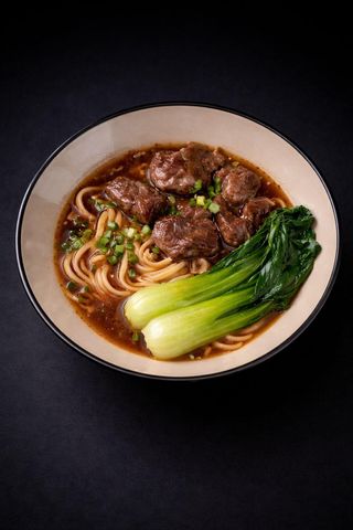 N29 - Noodles freschi con manzo in brodo