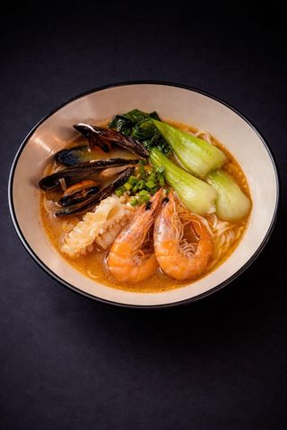 NS35 - Noodles di riso con frutti di mare