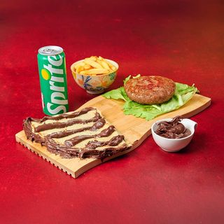 Obrok punjena pljesakvica, slatka palačinka sa Nutellom i pomfrit