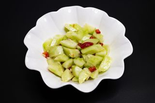 Огурцы в чесночном соусе (390г)