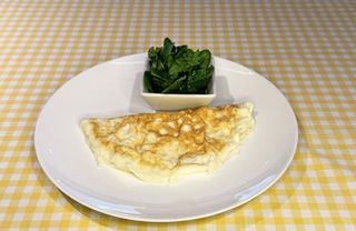   Omlet od belanaca sa salatom od spanaća