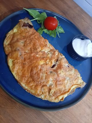 Omlet sa suhim mesom