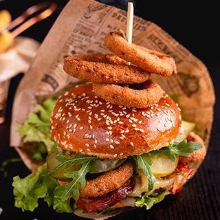Onion rings burger