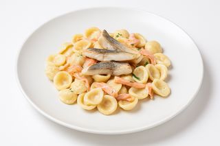 Orecchiette sa lososom i dimljenim fileom ribe