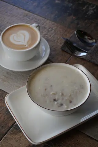 Овсяная каша с изюмом (200г)