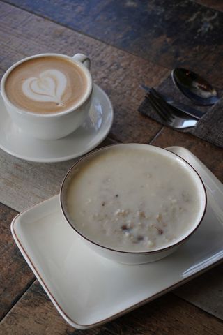 Овсяная каша с изюмом (200г)