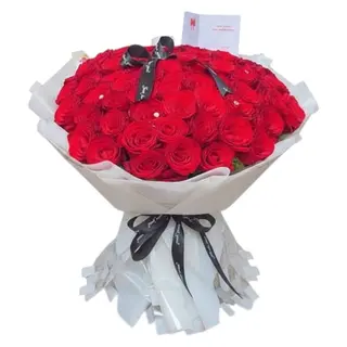Red Table Bouquet