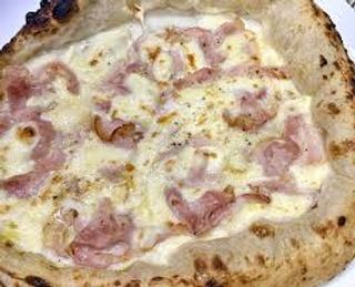 Panna, prosciutto, mais e mozzarella