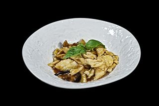 Pollo con bambu e funghi