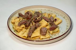 Paccheri aglio e olio s biftekom