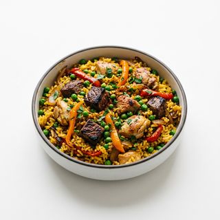 Paella di manzo e pollo