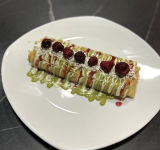 Palačinka sa pistacijiom i malinom