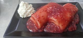 Palačinke sa malinama i višnjama