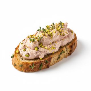 Pane croccante al timo con mousse di mortadella e granella di pistacchio - mezza porzione