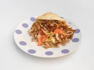 Panino kebab con verdure di base e salse a scelta
