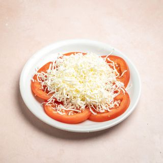 Paradajz sa sirom salata