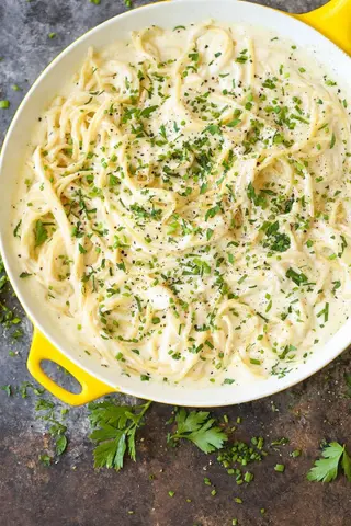 Pasta sa 8 vrsta sira
