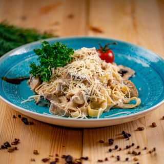 Паста с курицей и грибами (350г)