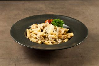 Pasta sa piletinom i šumskim gljivama