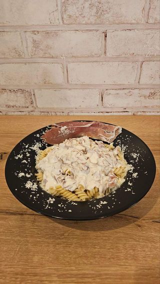 Pasta sa pršutom