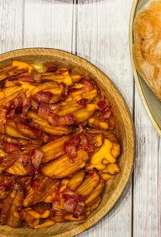Patate crispers con cheddar e bacon