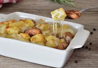 Patate e wurstel al formaggio
