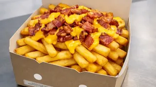 Patatine con bacon e cheddar