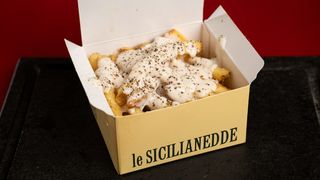 Patatine fritte cacio e pepe