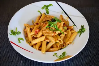 Penne de Frango com Caril