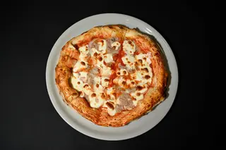 Tuna pizza