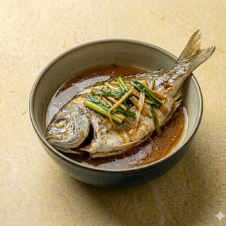 Pesce salato al vapore/brasato