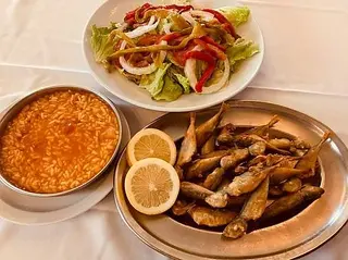 Petingas / Jaquinzinhos Fritos com Arroz de Tomate Malandrinho