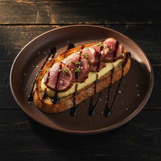 Petto d'oca, crema di patate e glassa balsamica