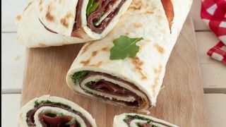 Piadina bresaola, rucola e mozzarella