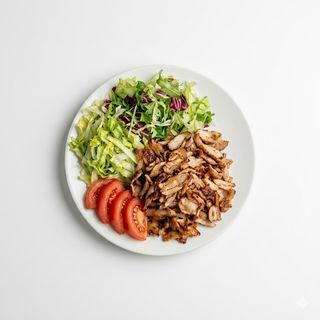 Piatto con verdure di base con salse a scelta