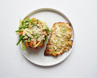 Piatto dello sportivo, yogurt frutti rossi e bevanda