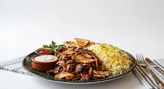 Piatto döner kebab con riso