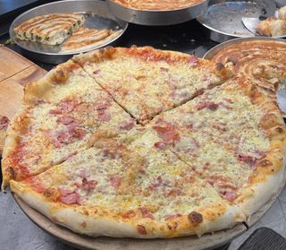 Pizza sa šunkom i sirom