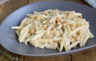Pici con gorgonzola e noci