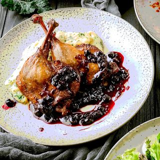 Picior de rață confit cu cartofi velouté