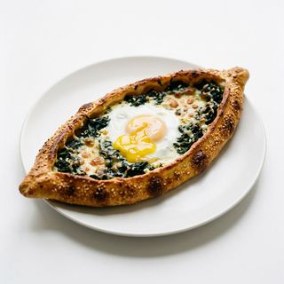 Pide con spinaci e uova