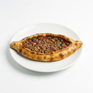 Pide con carne trita