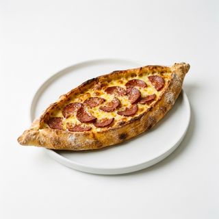 Pide con salame