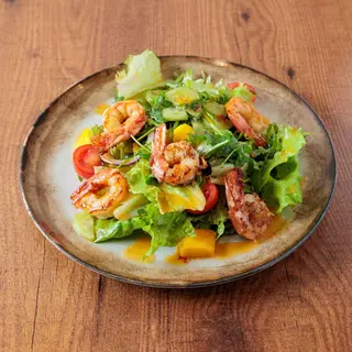 Pikantna salata sa mangom i scampima 380g