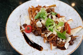 Pileća džigerica na tostu sa curry povrćem