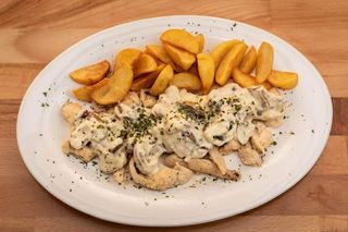 Pileći file sa gljivama