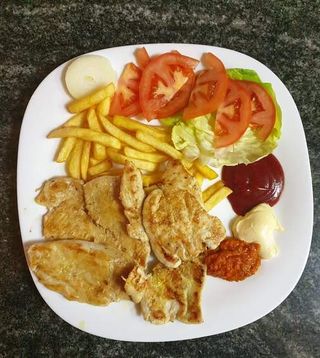 Pileći file sa žara