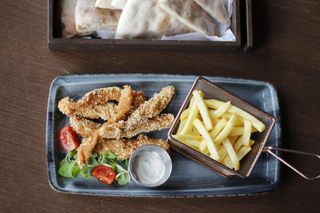 Pileći štapići u susamu