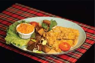 Piletina u kornfleksu sa kikiriki sosom